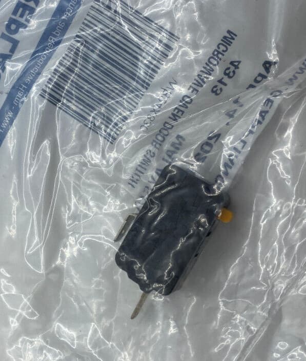 New Genuine OEM GE Microwave Door Switch WB24X830 — thumbnail 3