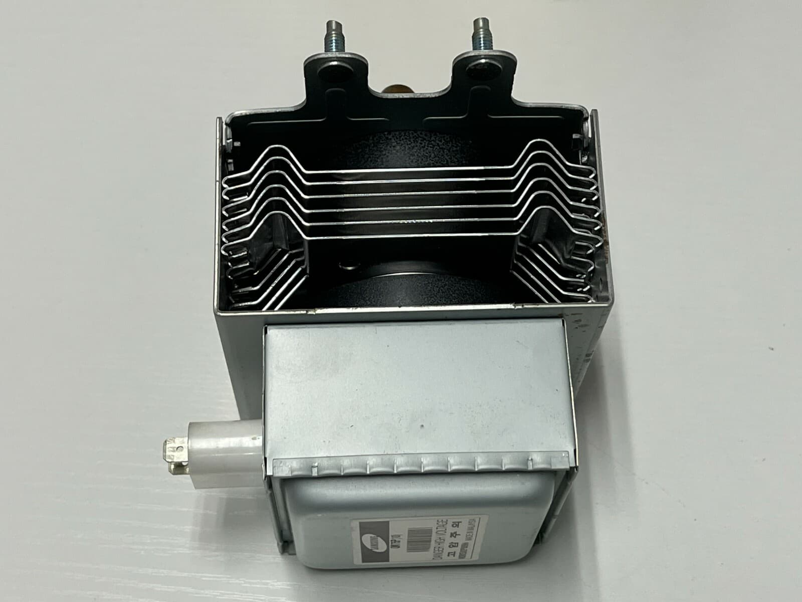 OEM Maytag Microwave Magnetron 10QBP0229 — thumbnail 4