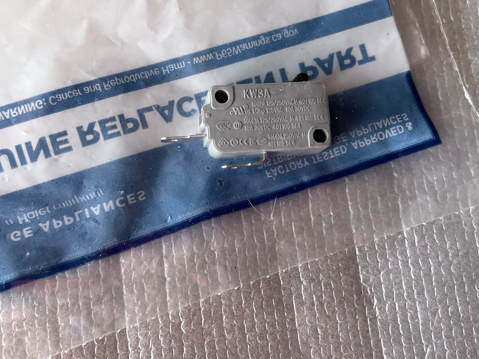 New Genuine GE Microwave Door Interlock Switch WB24X10146 — thumbnail 4