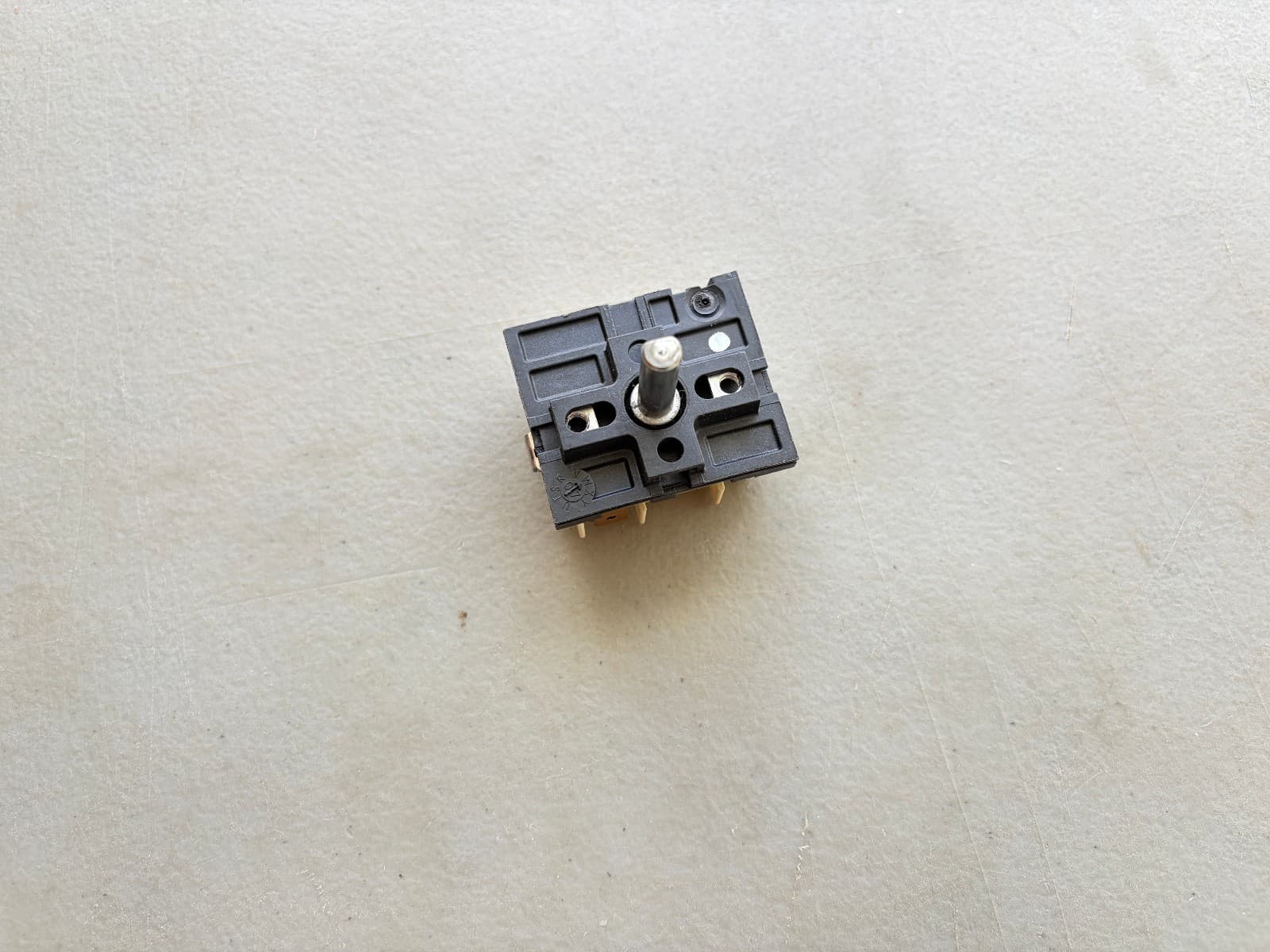 843515 Hisense Range Infinite Switch OEM  New Genuine