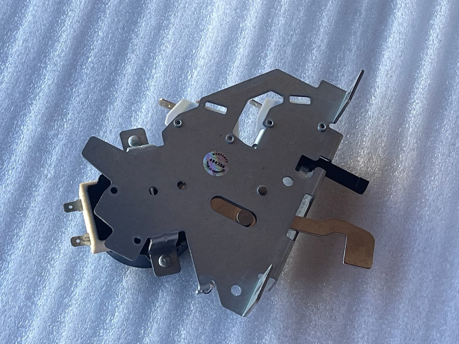 New Genuine GE Oven Latch Assembly CT9050EK4DS  WB10X28391 — thumbnail 4