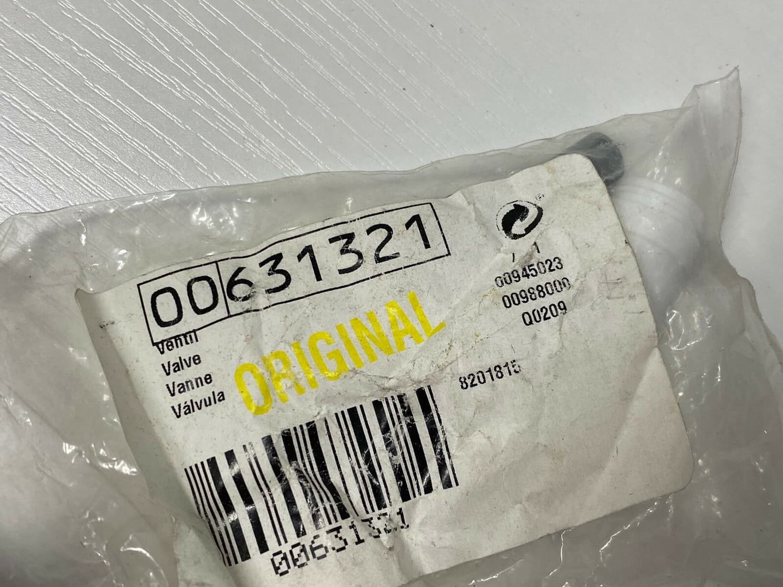 New Genuine OEM Bosch Valve 00631321 — thumbnail 2