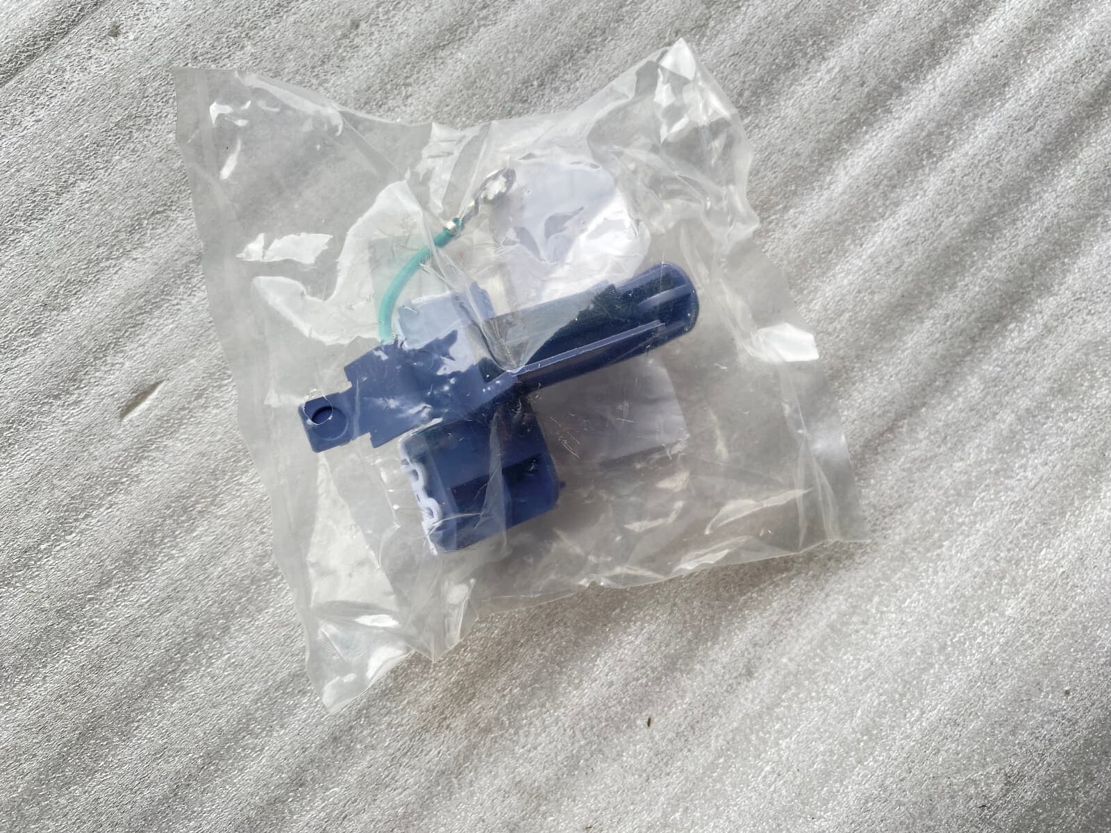 NEW Whirlpool Lid Switch 8318084 (Set 3) — thumbnail 2