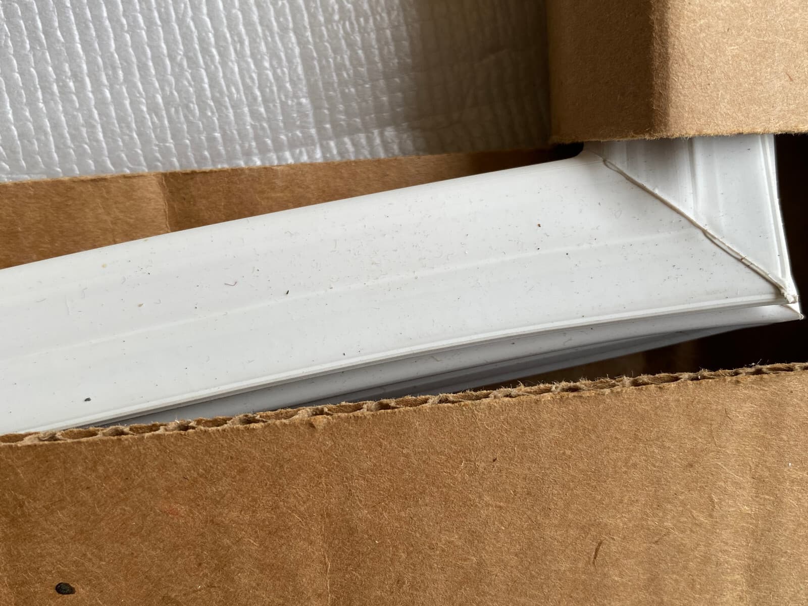 New Genuine Whirlpool Refrigerator Door Seal Gasket ( White ) W10622441