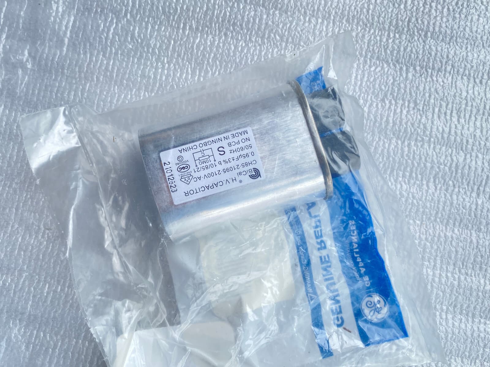 New Genuine GE Microwave Capacitor WB27X25625 — thumbnail 2