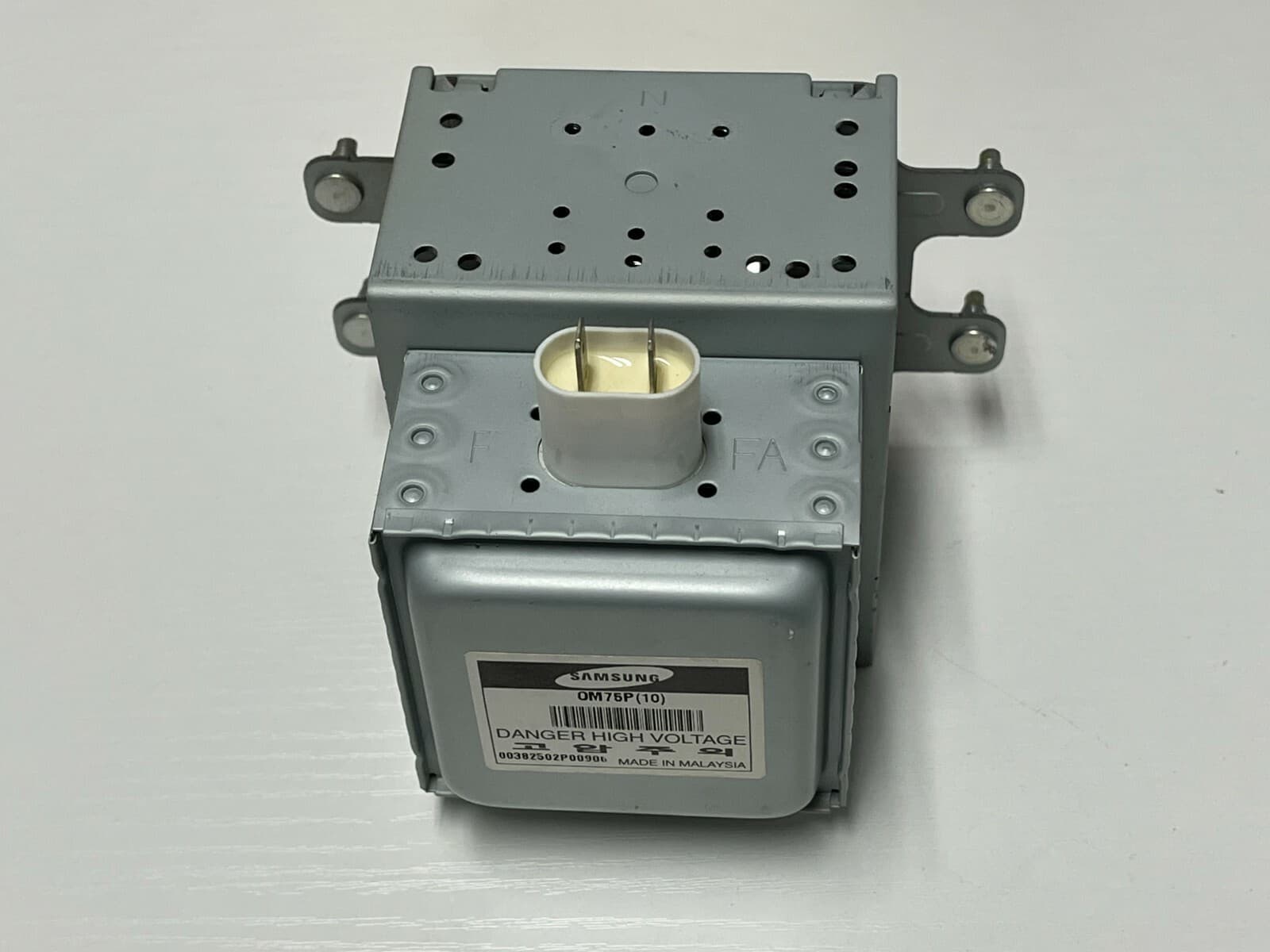OEM Maytag Microwave Magnetron 10QBP0229 — thumbnail 3