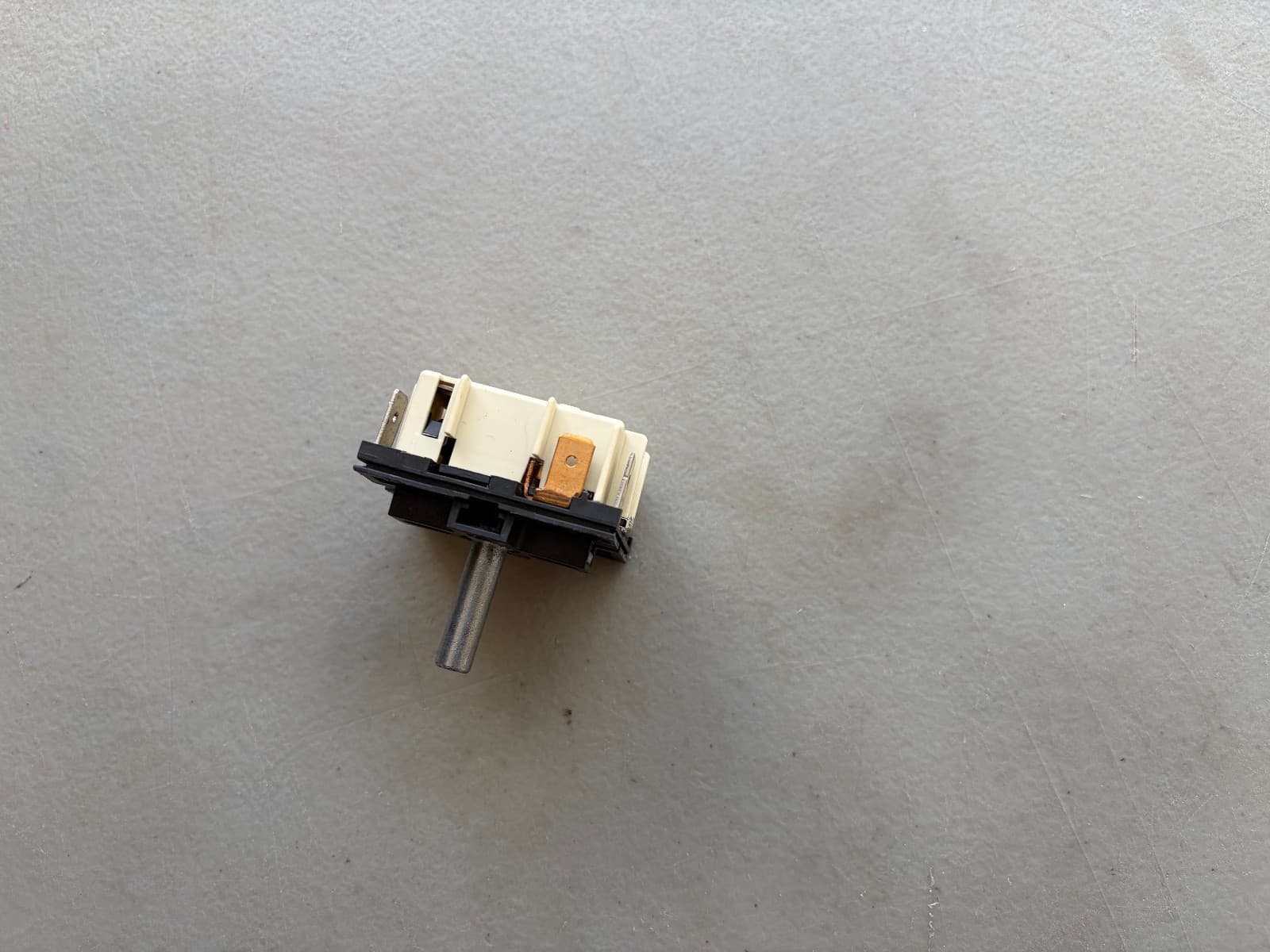 843515 Hisense Range Infinite Switch OEM  New Genuine — thumbnail 3
