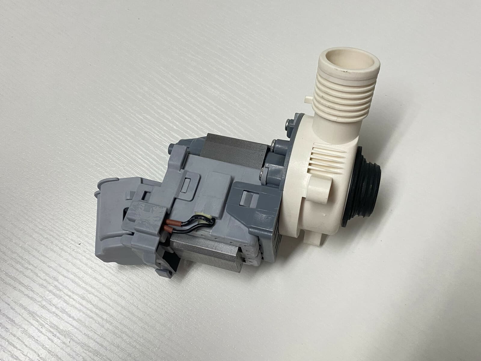 New Genuine Whirlpool  Washer Drain Pump Assembly W10276397 — thumbnail 6