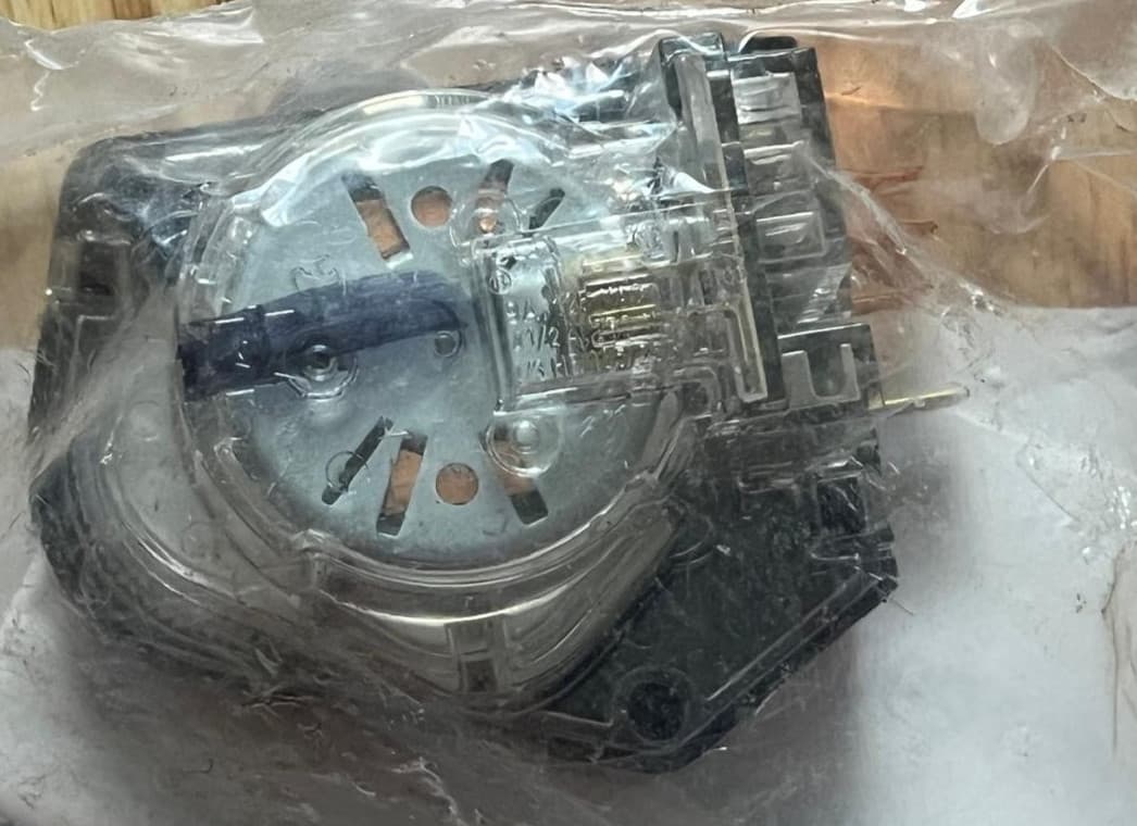 66128-1 WP4391974 OEM Maytag, Whirlpool  Refrigerator Defrost Timer New Genuine — thumbnail 2