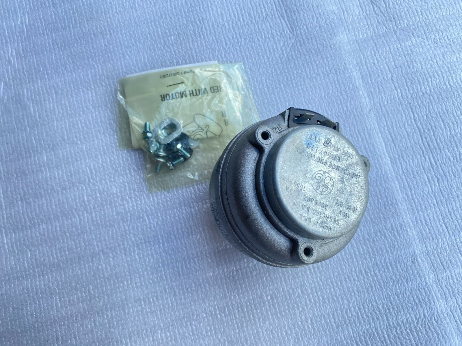 New Genuine GE Refrigerator Condenser Fan Motor WR60X177 — thumbnail 4