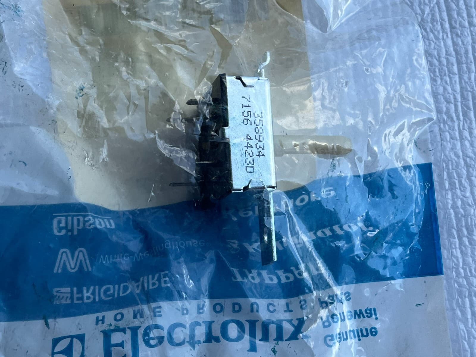 New Genuine Frigidaire Washer / Dryer combo Switch-Water Temperature 5303307993 — thumbnail 3