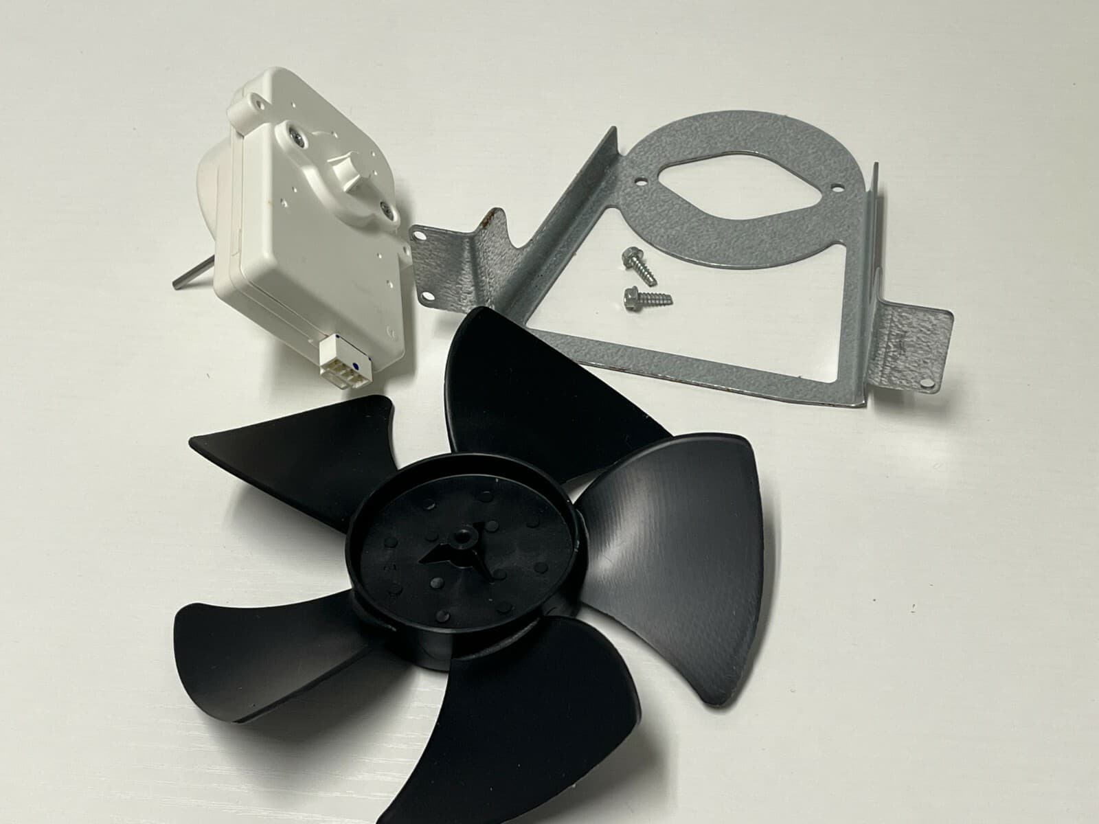 NEW Genuine OEM Whirlpool Refrigerator Condenser Fan Kit W10181323 — thumbnail 2